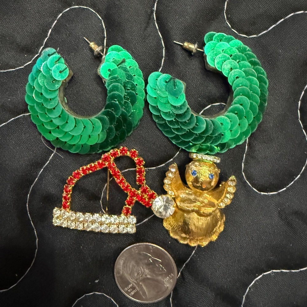 Holiday Jewelry Collection (2 brooches, 1 pr wreath earrings) - Picture 2 of 3